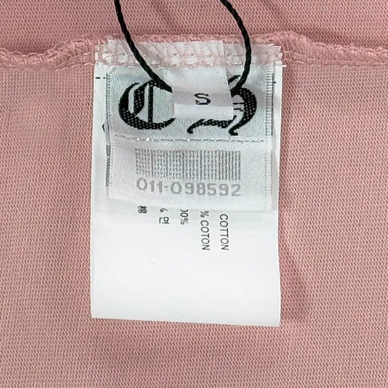 P180 Chrome Hearts Chrome Hearts 25 high version. The fabric is made of 300g high-density pure cotton. It does not deform or shrink. It has three labels. It is the same style for men and women. Technology: patch embroidery + original development hardware. Color: white, black, pink. SIZE: S-XL